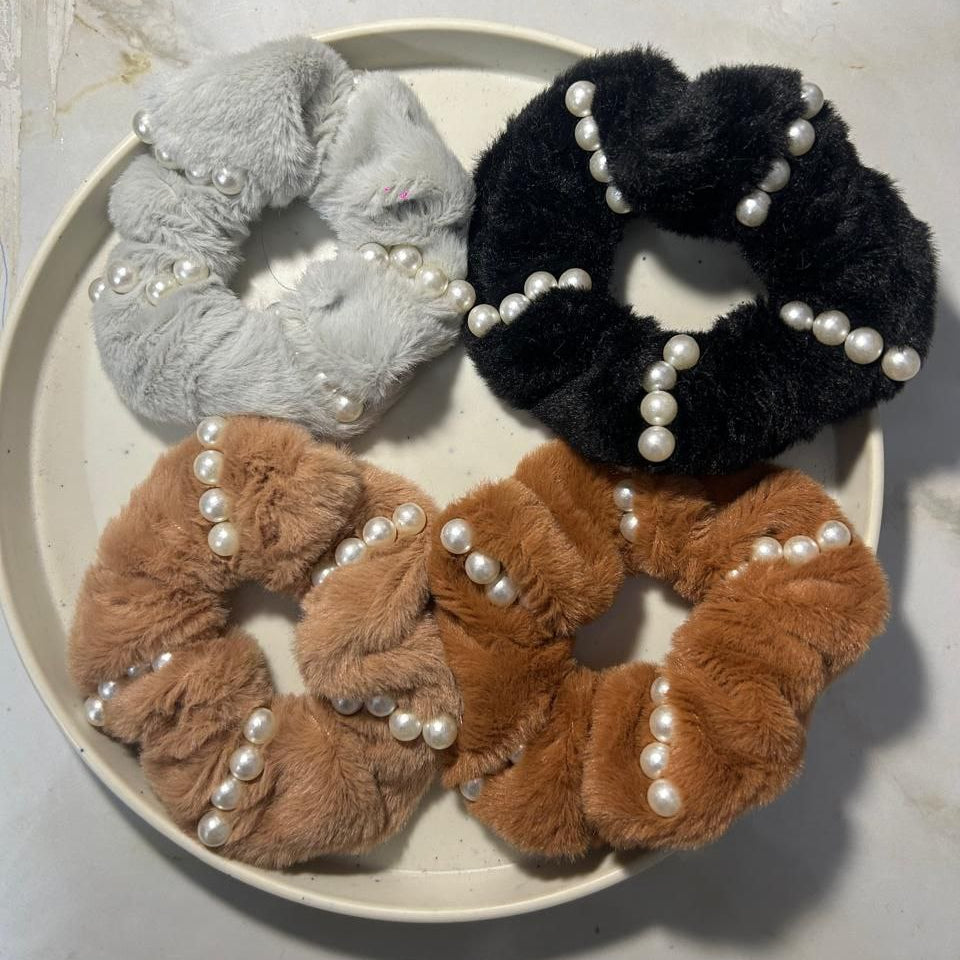 Pearl Scrunchie