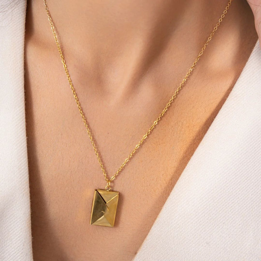 Gold Envelope Locket Necklace – Secret "Love You" Message Pendant